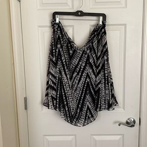 Calvin Klein Black and White Printed Fully Lined Flowy Skirt Size 22W